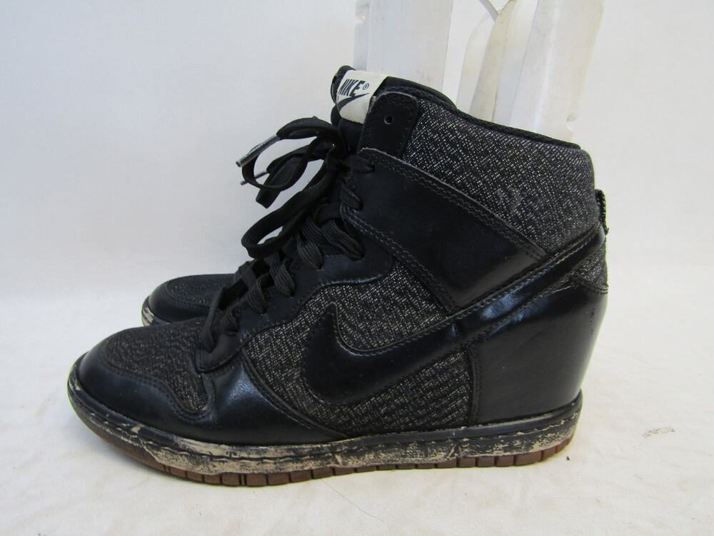 NIKE Womens Size 8 Black Lace Up Wedge Ankle Casual Sneaker Shoes
